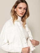 Casaco cropped em veludo com bolsos e mangas de cava quadrada Biamar