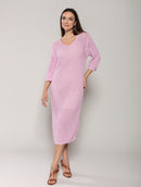 Vestido midi em algodão com pontos vazados, decote em “v” e fenda Urbanity