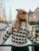 Blusa em padronagem geométrica com gola rolê e mangas da cava quadrada Biamar