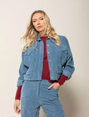 Casaco cropped em veludo com bolsos e mangas de cava quadrada Biamar