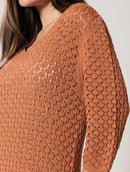 Vestido midi em algodão com pontos vazados, decote em “v” e fenda Urbanity