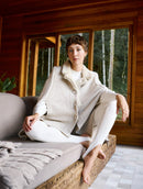 Capa com gola em pele fake e fechamento em botões Biamar