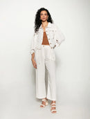 Calça reta com padronagem em listras e bolsos faca Biamar