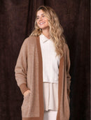 Casaco alongado com padronagem em listras, bolsos e mangas de cava posta Biamar