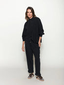 Calça reta com bolsos faca e cordão ajustável Biamar