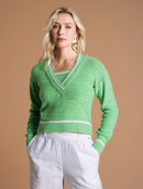 Blusa com decote em "v", detalhe em listras e mangas de cava  quadrada Urbanity