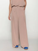 Calça pantalona com pregas e bolsos faca Biamar