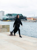 Macacão com tecimento em tranças, cinto e fechamento frontal Biamar