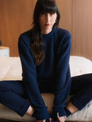 Blusa em fio pluma com padronagem poá, gola redonda e mangas de cava posta Biamar