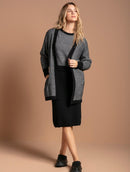 Casaco alongado com padronagem em listras, bolsos e mangas de cava posta Biamar