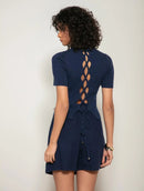 Blusa manga curta canelada com detalhe de trama vazada e cordões Biamar