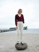 Calça em alfaiataria com pregas, bolsos faca e barra dobrada Biamar