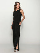 Calça reta com bolsos faca com fendas e detalhe em botões Biamar