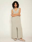 Vestido midi decote v com fenda frontal e bolsos Biamar