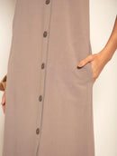 Vestido midi sem mangas com detalhe em botões Biamar