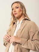 Casaco cropped em veludo com bolsos e mangas de cava quadrada Biamar