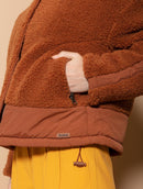 Jaqueta reversível com pele fake, bolsos e mangas de cava posta Biamar