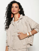 Jaqueta com botões, bolsos e detalhe em elástico Biamar