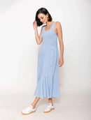 Vestido midi evasê canelado com decote quadrado e detalhe em botões Biamar