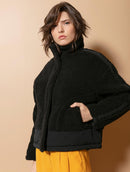 Jaqueta reversível com pele fake, bolsos e mangas de cava posta Biamar