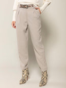 Calça com pregas, bolsos faca e barra dobrada Biamar