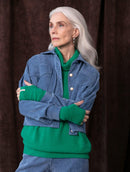 Casaco cropped em veludo com bolsos e mangas de cava quadrada Biamar