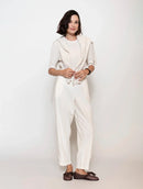 Calça com pregas e bolsos faca Biamar