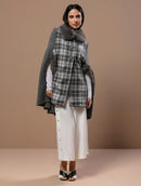 Capa Urbanity com fechamento em botões e aplicação de pele fake