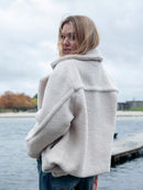 Casaco oversized transpassado com fechamento em botões e mangas de cava posta Biamar