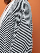 Casaco alongado com padronagem em listras e mangas de cava quadrada Biamar