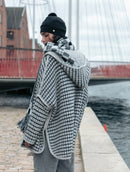 Casaco oversized reversível com capuz e sem fechamento frontal Biamar