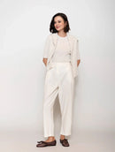 Calça com pregas e bolsos faca Biamar