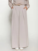 Calça pantalona com pregas e bolsos faca Biamar