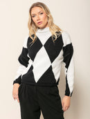 Blusa em padronagem geométrica com gola rolê e mangas de cava quadrada Biamar