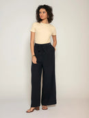 Calça pantalona com bolso faca e cordão ajustável Biamar