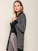 Casaco alongado com padronagem em listras, bolsos e mangas de cava posta Biamar