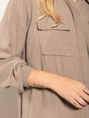 Camisa alongada em viscolinho com botões e bolsos Biamar