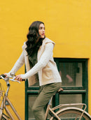 Casaco com tecimento em tranças e pele fake com capuz e sem fechamento frontal Biamar