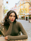 Blusa canelada com gola rolê e mangas de cava posta Biamar