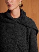 Casaco com gola estilo de capa marinheiro, detalhe transpassado e ponto em trança Biamar