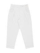 Calça com pregas, bolsos faca, detalhe em botões e barra dobrada Biamar