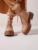 Coturno new york de cano médio e solado tratorado Biamar