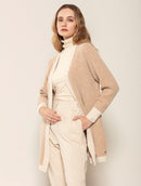 Casaco alongado com padronagem em listras, bolsos e mangas de cava posta Biamar