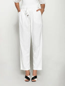 Calça reta com bolsos faca e cordão ajustável Biamar