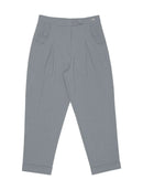 Calça com pregas, bolsos faca, detalhe em botões e barra dobrada Biamar