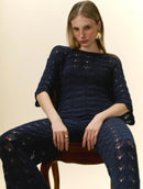 Blusa em algodão com trama vazada e decote canoa Biamar