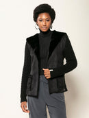 Casaco com tecimento em tranças e pele fake com capuz e sem fechamento frontal Biamar