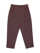 Calça com pregas, bolsos faca, detalhe em botões e barra dobrada Biamar