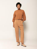 Calça em alfaiataria com pregas, bolsos faca e barra dobrada Biamar