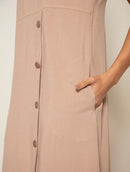 Vestido midi sem mangas com detalhe em botões Biamar